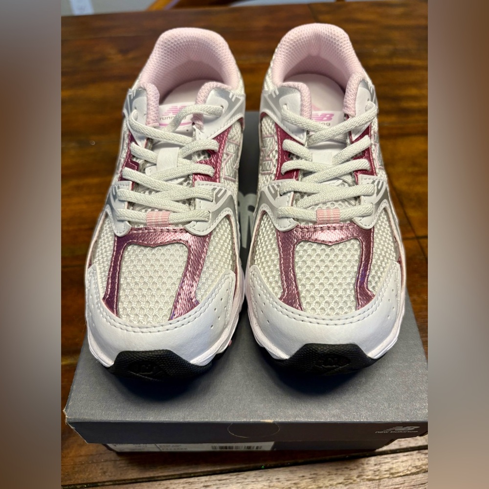 Brand new SIZE 1 Youth Girls' Little Kids' New Balance 530 Casual Shoes - Picture 5 of 9